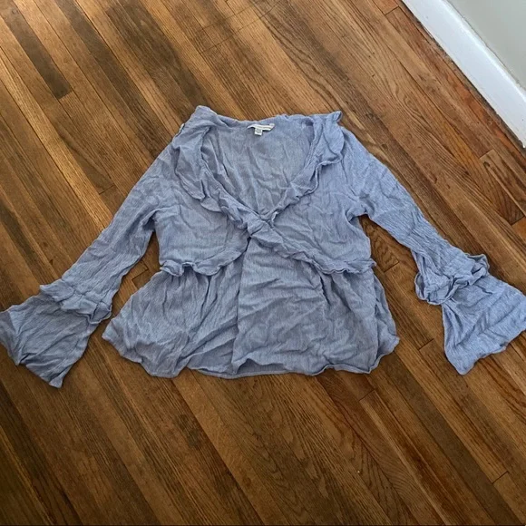 AE Ruffle blouse - Picture 1 of 4